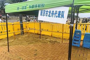 记者：拜仁高层会见了朗尼克，纳帅和德泽尔比仍是首选目标