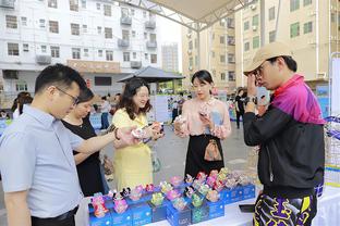 图赫尔：我们寻找对抗能力强的右后卫，若市场有机会将努力把握